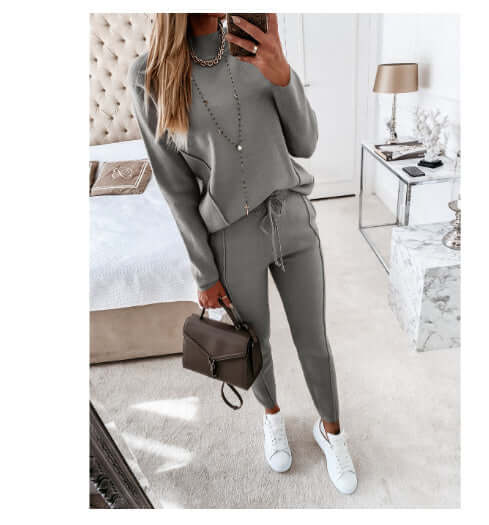 Casual high neck long sleeve two-piece suit in grey with pocket trousers and white sneakers.