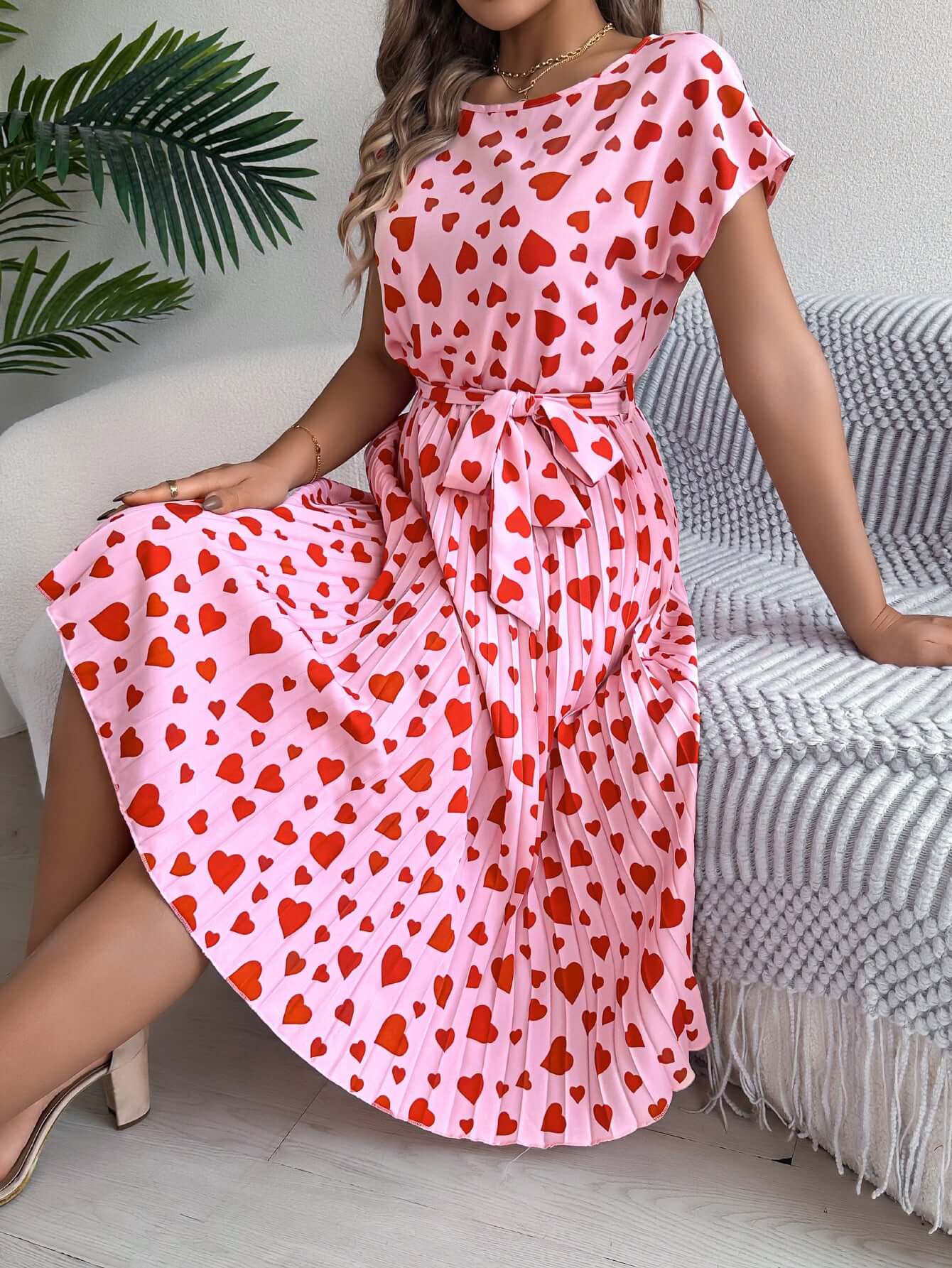 Casual Contrast Color Love Heart Short Sleeve Waist-controlled Pleated Dress