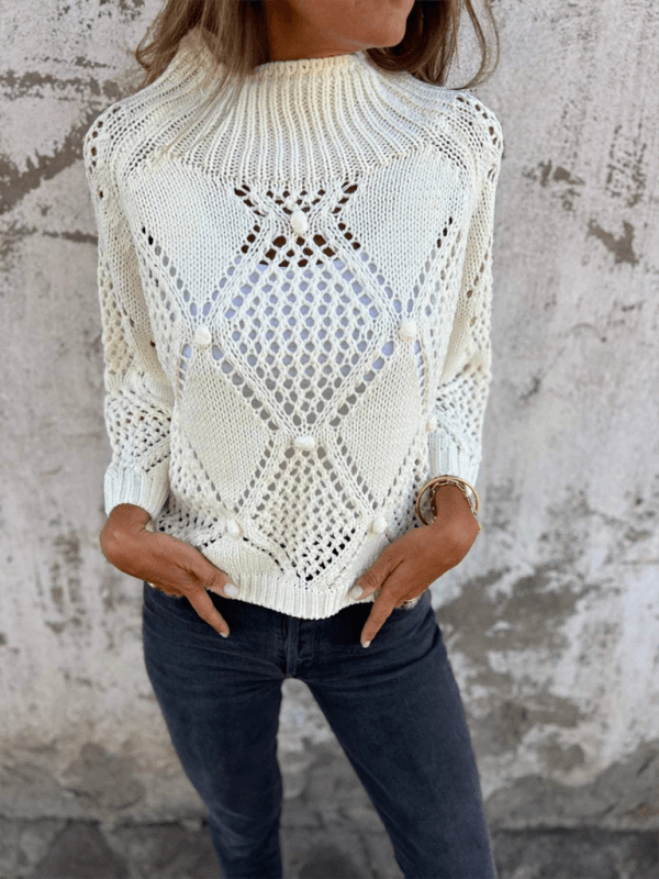 Casual loose-knit sweater with round neck, featuring a diamond pattern, perfect for autumn-winter styling.